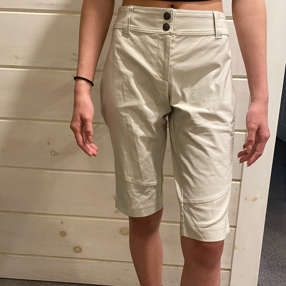 Anatomie Contemporary Capri Shorts in Sand